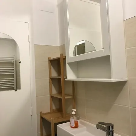 Appartement Plein Centre Avec Garage, Piscine Et Gardien *